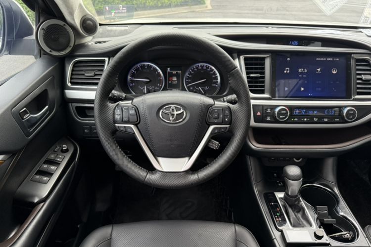 Used Toyota Highlander 2018 2.0T Four-Wheel Drive Prestige Version 7 Seats China V Emission Standard Steering Wheel
