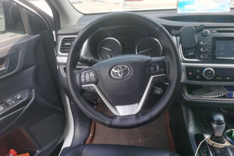 Used Toyota Highlander 2018 2.0T Four-Wheel Drive Luxury Edition 7 Seats China V Emission Standard Steering Wheel
