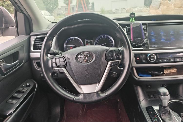 Used Toyota Highlander 2018 2.0T Four-Wheel Drive Luxury Version 7 Seats China VI Standard Steering Wheel