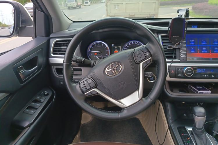 Used Toyota Highlander 2018 2.0T Four-Wheel Drive Luxury Version 7 Seats China VI Standard Steering Wheel