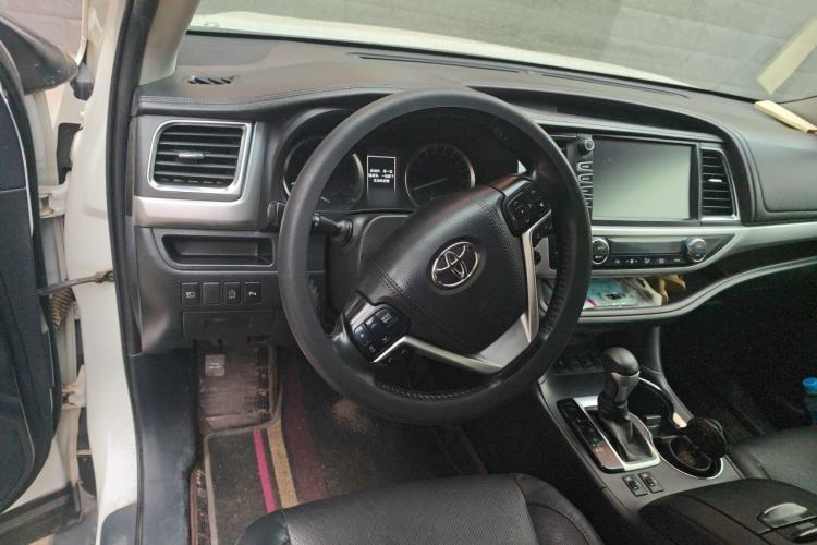Used Toyota Highlander 2018 2.0T Four-Wheel Drive Luxury Version 7 Seats China VI Standard Steering Wheel