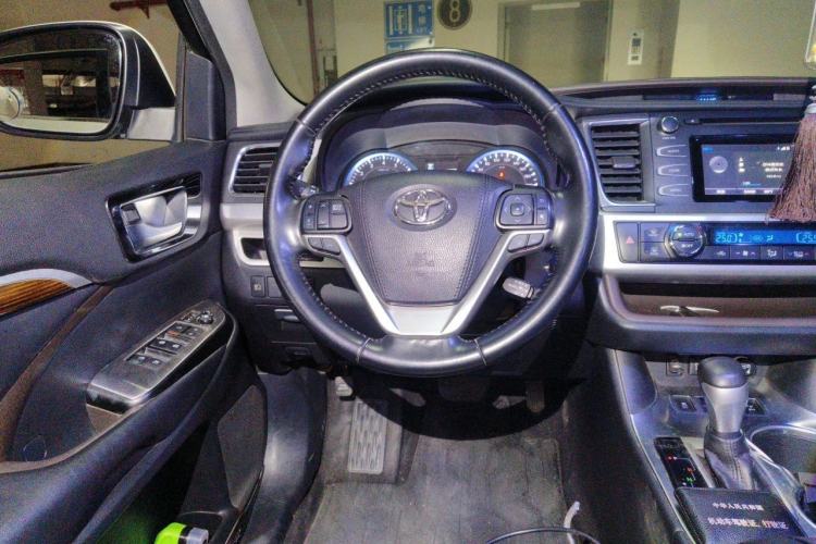 Used Toyota Highlander 2018 2.0T Four-Wheel Drive Luxury Edition 7 Seats China V Emission Standard Steering Wheel