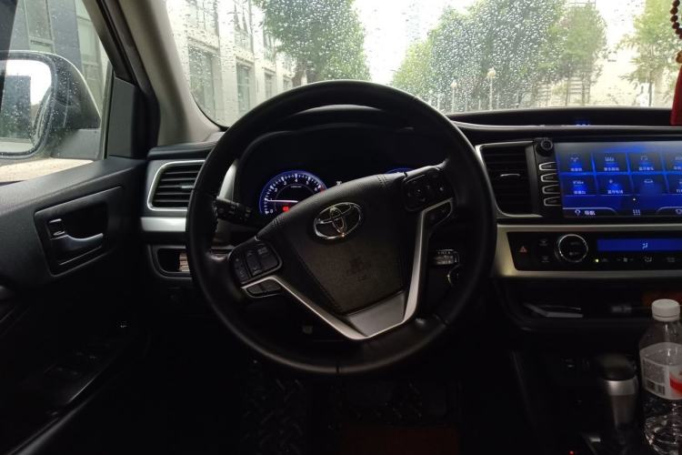 Used Toyota Highlander 2018 2.0T Four-Wheel Drive Luxury Version 7 Seats China VI Standard Steering Wheel