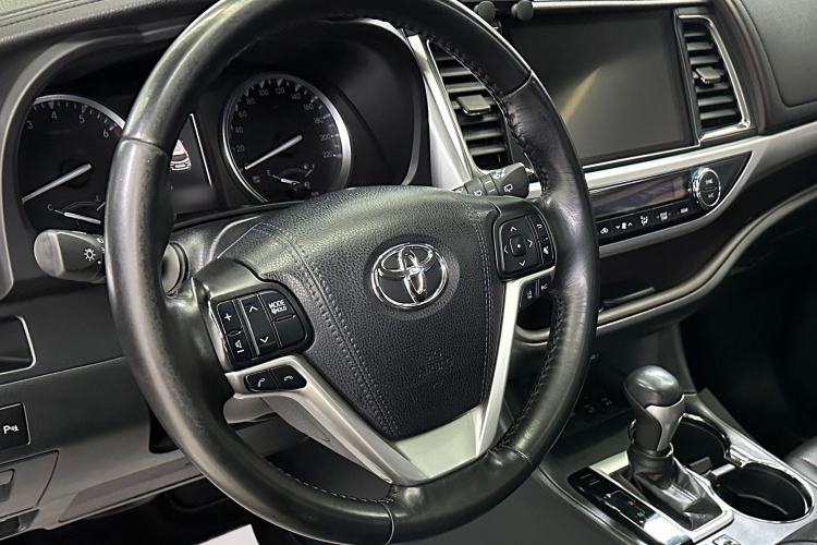 Used Toyota Highlander 2018 2.0T Four-Wheel Drive Prestige Version 7 Seats China V Emission Standard Steering Wheel