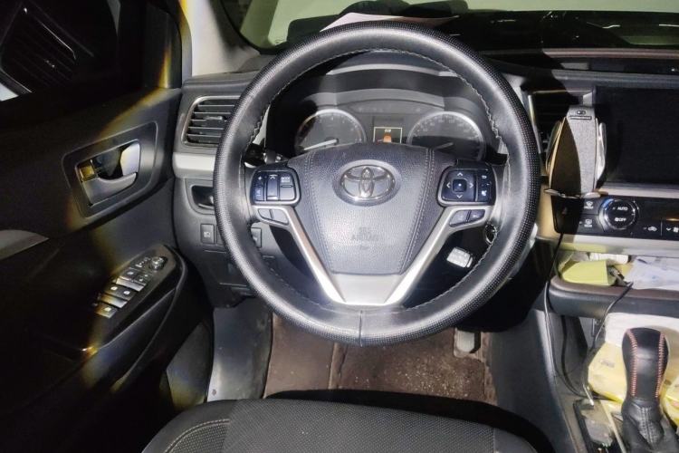 Used Toyota Highlander 2018 2.0T Four-Wheel Drive Prestige Version 7 Seats China V Emission Standard Steering Wheel