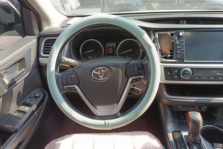 Used Toyota Highlander 2018 2.0T Four-Wheel Drive Luxury Edition 7 Seats China V Emission Standard Steering Wheel
