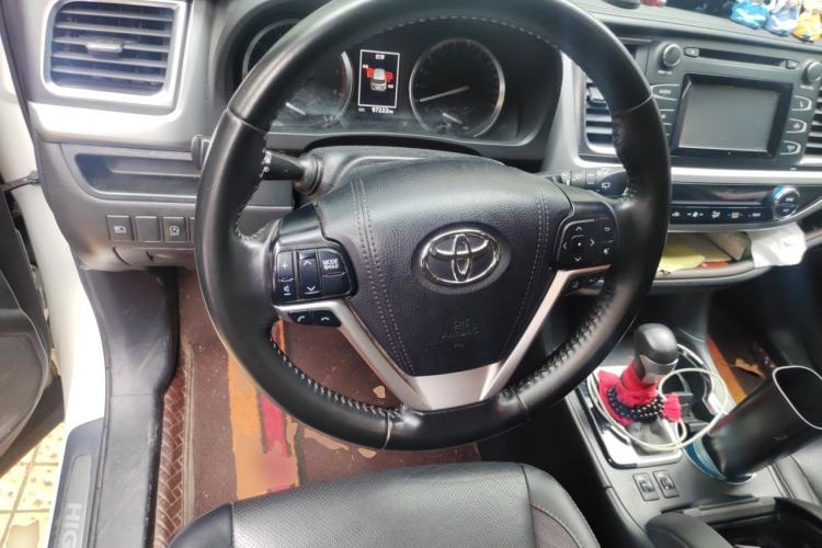 Used Toyota Highlander 2018 2.0T Four-Wheel Drive Luxury Version 7 Seats China VI Standard Steering Wheel