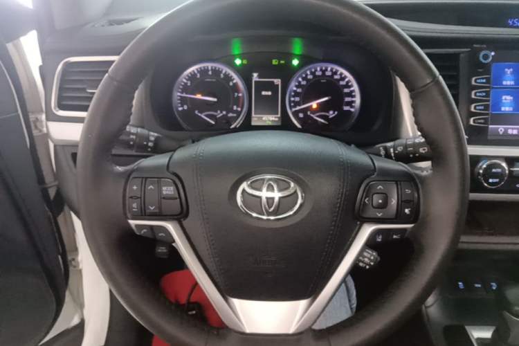 Used Toyota Highlander 2018 2.0T Four-Wheel Drive Luxury Version 7 Seats China VI Standard Steering Wheel