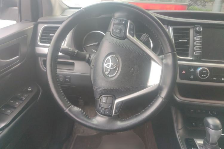 Used Toyota Highlander 2018 2.0T Four-Wheel Drive Luxury Version 7 Seats China VI Standard Steering Wheel
