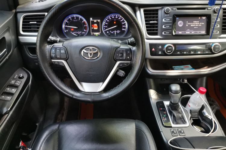 Used Toyota Highlander 2018 2.0T Four-Wheel Drive Luxury Version 7 Seats China VI Standard Steering Wheel