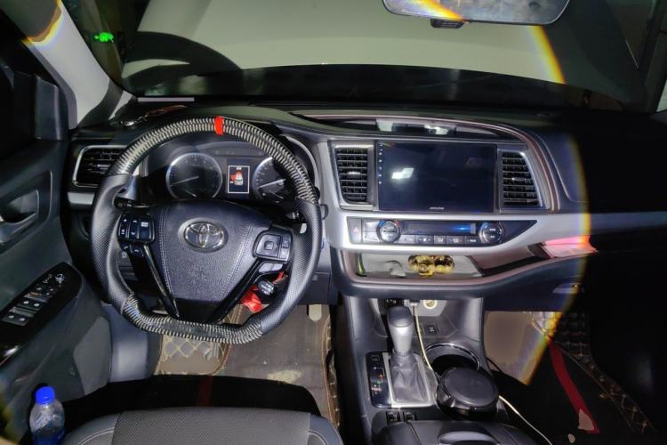 Used Toyota Highlander 2018 2.0T Four-Wheel Drive Luxury Version 7 Seats China VI Standard Steering Wheel
