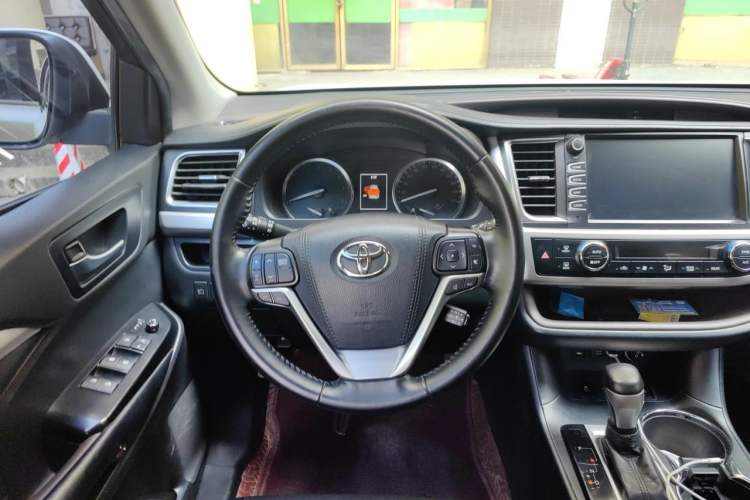 Used Toyota Highlander 2018 2.0T Four-Wheel Drive Luxury Version 7 Seats China VI Standard Steering Wheel