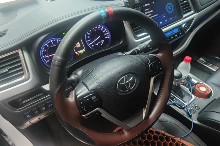 Used Toyota Highlander 2018 2.0T Four-Wheel Drive Prestige Version 7 Seats China VI Standard Steering Wheel