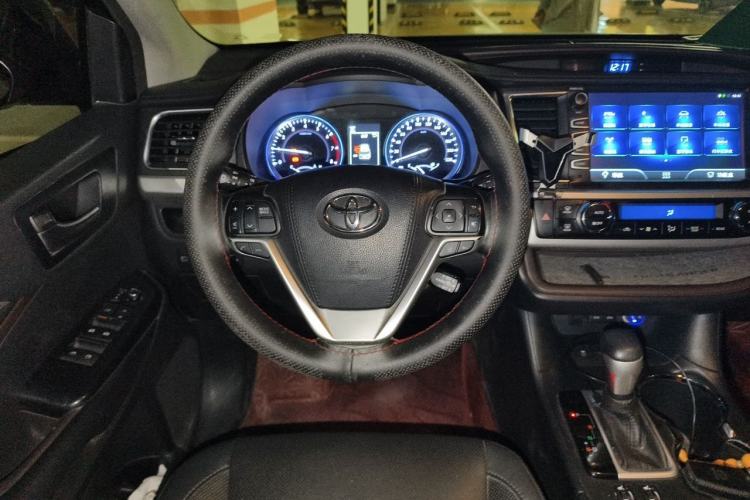 Used Toyota Highlander 2018 2.0T Four-Wheel Drive Luxury Version 7 Seats China VI Standard Steering Wheel