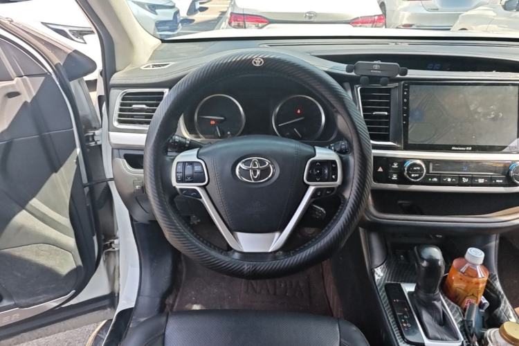Used Toyota Highlander 2018 2.0T Four-Wheel Drive Luxury Edition 7 Seats China V Emission Standard Steering Wheel