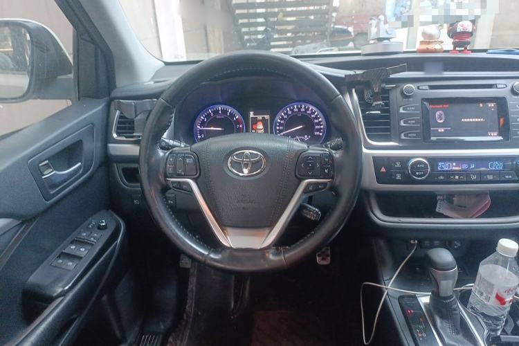 Used Toyota Highlander 2018 2.0T Four-Wheel Drive Luxury Edition 7 Seats China V Emission Standard Steering Wheel