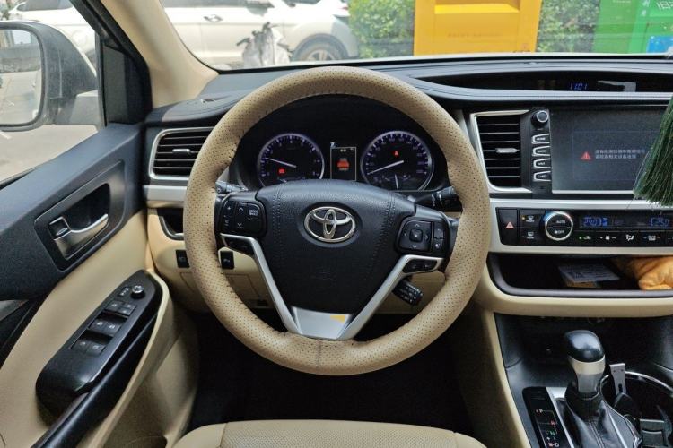 Used Toyota Highlander 2018 2.0T Four-Wheel Drive Luxury Edition 7 Seats China V Emission Standard Steering Wheel