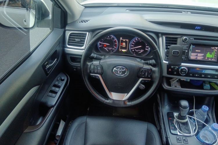 Used Toyota Highlander 2018 2.0T Four-Wheel Drive Luxury Version 7 Seats China VI Standard Steering Wheel