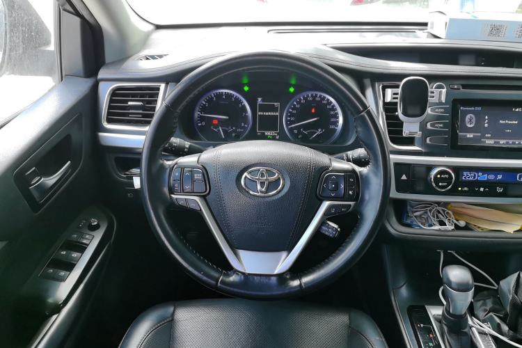 Used Toyota Highlander 2018 2.0T Four-Wheel Drive Luxury Version 7 Seats China VI Standard Steering Wheel