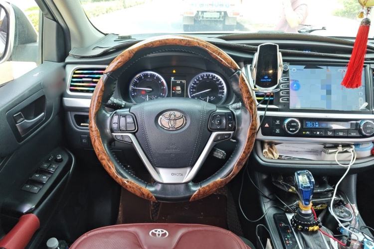 Used Toyota Highlander 2018 2.0T Four-Wheel Drive Luxury Version 7 Seats China VI Standard Steering Wheel