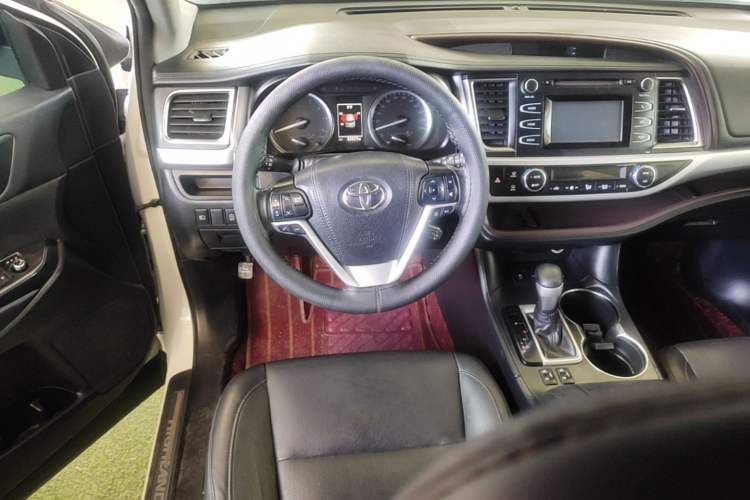 Used Toyota Highlander 2018 2.0T Four-Wheel Drive Luxury Edition 7 Seats China V Emission Standard Steering Wheel