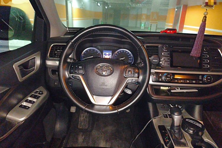 Used Toyota Highlander 2018 2.0T Four-Wheel Drive Luxury Edition 7 Seats China V Emission Standard Steering Wheel