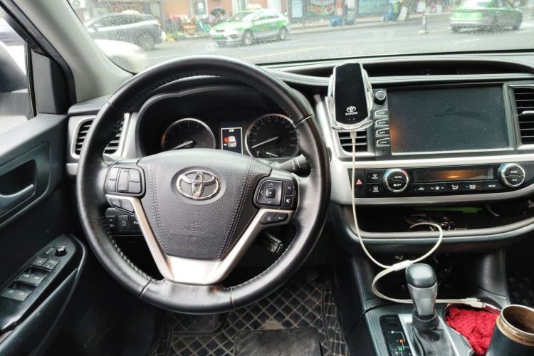 Used Toyota Highlander 2018 2.0T Four-Wheel Drive Luxury Version 7 Seats China VI Standard Steering Wheel