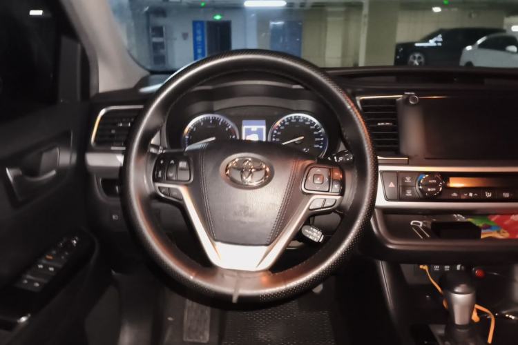 Used Toyota Highlander 2018 2.0T Four-Wheel Drive Luxury Version 7 Seats China VI Standard Steering Wheel