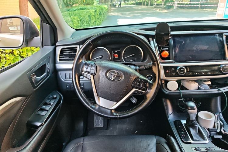 Used Toyota Highlander 2018 2.0T Four-Wheel Drive Supreme Edition 7-Seater China VI Steering Wheel