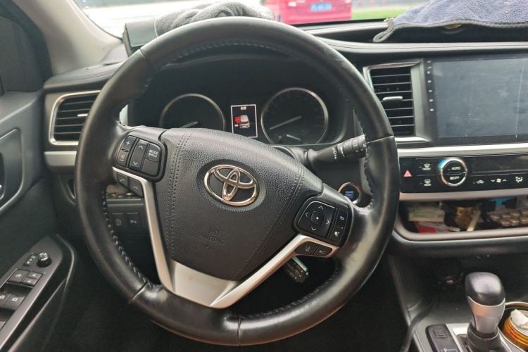 Used Toyota Highlander 2018 2.0T Four-Wheel Drive Luxury Edition 7 Seats China V Emission Standard Steering Wheel