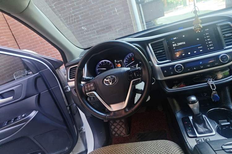 Used Toyota Highlander 2018 2.0T Four-Wheel Drive Prestige Version 7 Seats China V Emission Standard Steering Wheel