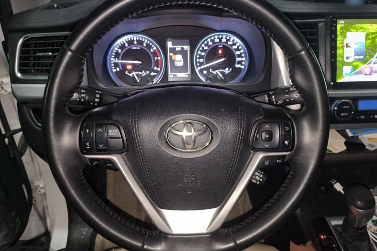 Used Toyota Highlander 2018 2.0T Four-Wheel Drive Luxury Version 7 Seats China VI Standard Steering Wheel