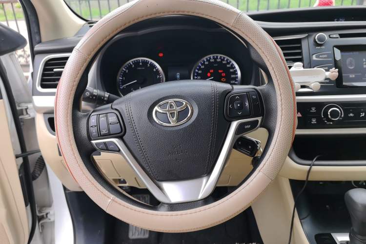Used Toyota Highlander 2018 2.0T Two-Wheel Drive Elite Version 5 Seats China VI Standard Steering Wheel