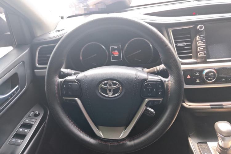 Used Toyota Highlander 2018 2.0T Four-Wheel Drive Luxury Version 7 Seats China VI Standard Steering Wheel