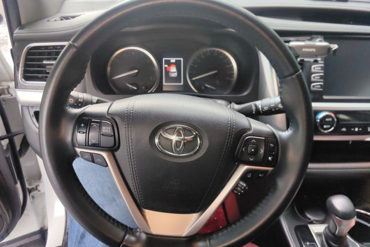 Used Toyota Highlander 2018 2.0T Four-Wheel Drive Luxury Version 7 Seats China VI Standard Steering Wheel
