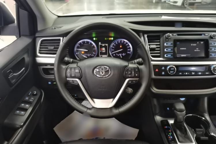 Used Toyota Highlander 2018 2.0T Four-Wheel Drive Luxury Version 7 Seats China VI Standard Steering Wheel