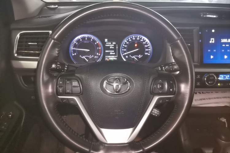 Used Toyota Highlander 2018 2.0T Four-Wheel Drive Luxury Version 7 Seats China VI Standard Steering Wheel