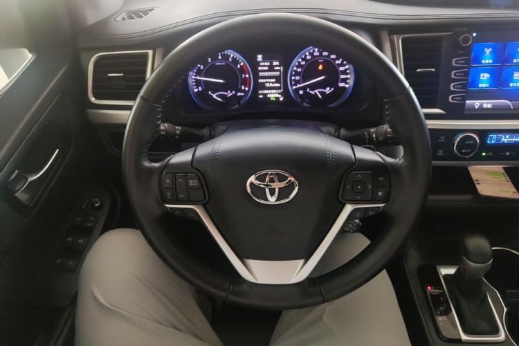 Used Toyota Highlander 2018 2.0T Four-Wheel Drive Luxury Version 7 Seats China VI Standard Steering Wheel