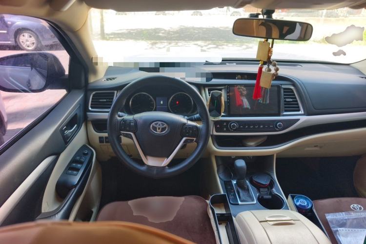 Used Toyota Highlander 2018 2.0T Two-Wheel Drive Elite Version 5 Seats China VI Standard Steering Wheel