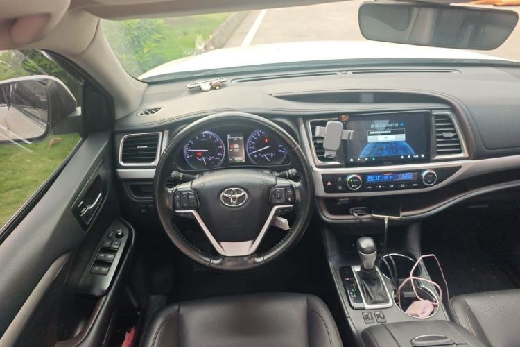 Used Toyota Highlander 2018 2.0T Four-Wheel Drive Luxury Edition 7 Seats China V Emission Standard Steering Wheel