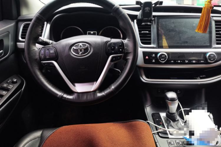 Used Toyota Highlander 2018 2.0T Four-Wheel Drive Luxury Edition 7 Seats China V Emission Standard Steering Wheel