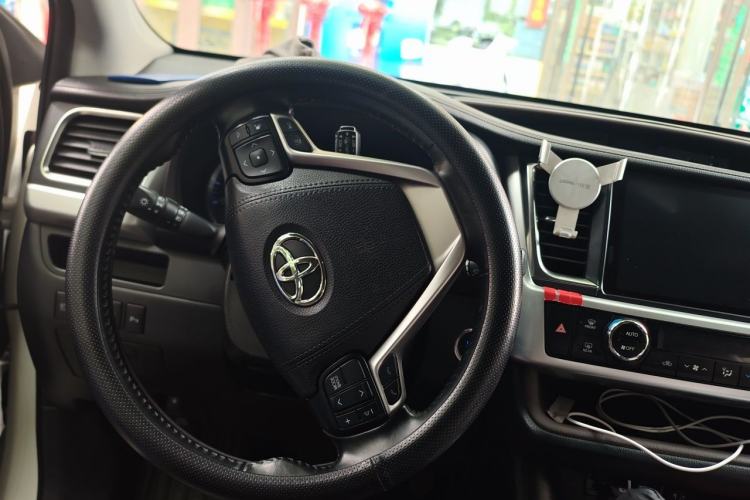 Used Toyota Highlander 2018 2.0T Four-Wheel Drive Prestige Version 7 Seats China VI Standard Steering Wheel