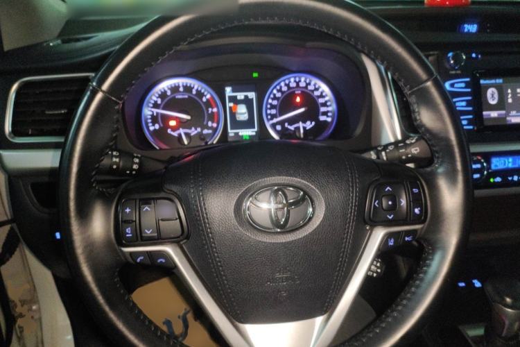 Used Toyota Highlander 2018 2.0T Four-Wheel Drive Luxury Version 7 Seats China VI Standard Steering Wheel