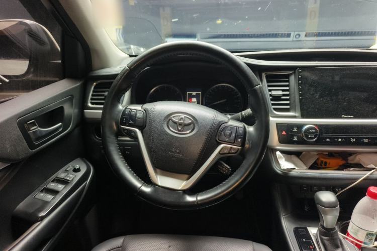 Used Toyota Highlander 2018 2.0T Four-Wheel Drive Luxury Edition 7 Seats China V Emission Standard Steering Wheel