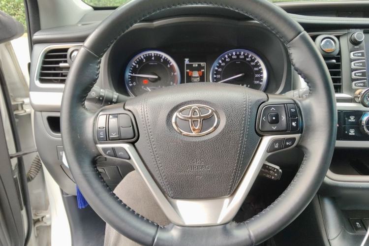 Used Toyota Highlander 2018 2.0T Four-Wheel Drive Luxury Edition 7 Seats China V Emission Standard Steering Wheel