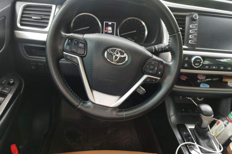 Used Toyota Highlander 2018 2.0T Four-Wheel Drive Knight Edition 7 Seats China VI Standard Steering Wheel