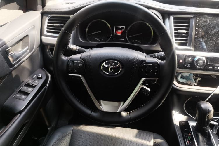 Used Toyota Highlander 2018 2.0T Four-Wheel Drive Luxury Version 7 Seats China VI Standard Steering Wheel