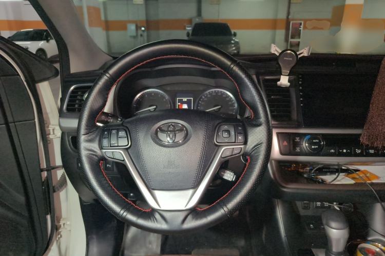 Used Toyota Highlander 2018 2.0T Four-Wheel Drive Luxury Edition 7 Seats China V Emission Standard Steering Wheel
