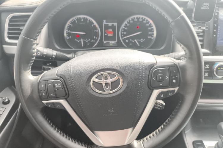 Used Toyota Highlander 2018 2.0T Four-Wheel Drive Luxury Version 7 Seats China VI Standard Steering Wheel