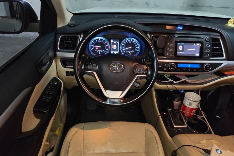 Used Toyota Highlander 2018 2.0T Four-Wheel Drive Luxury Version 7 Seats China VI Standard Steering Wheel